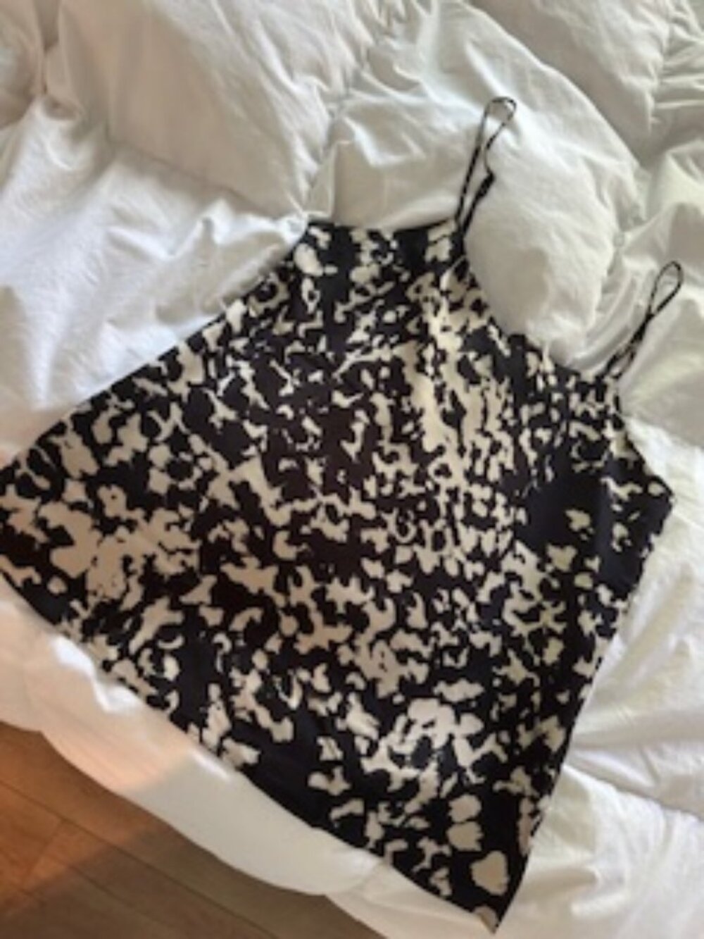 Banana Republic black and white print adjustable strap camisole blouse